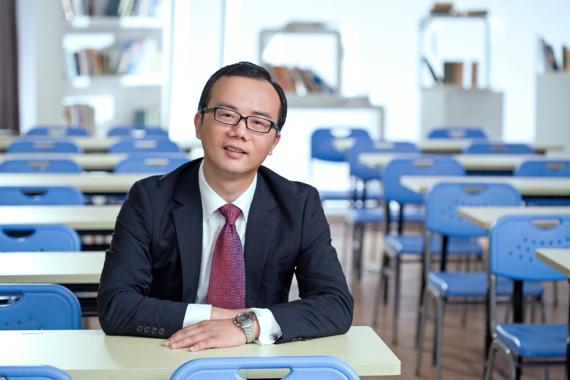 江游老师在教室授课